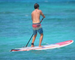 man-people-paddle-sea-swim-shorts-wallpaper-preview Hotel en Calafell playa